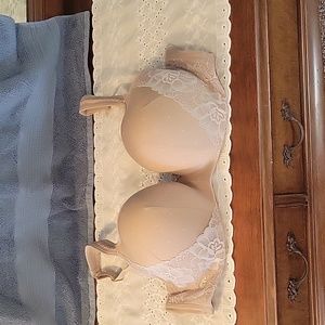LANE BRYANT CACIQUE TAN AND LACE 44D BRA